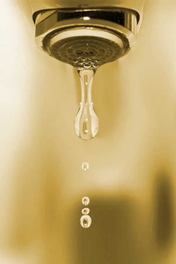 Ascorbic-Acid-IV-Therapy-Treatment Close up of water dripping. Get Ascorbic Acid IV Therapy from Nonkulie Dladla, M.D. in Manhattan.