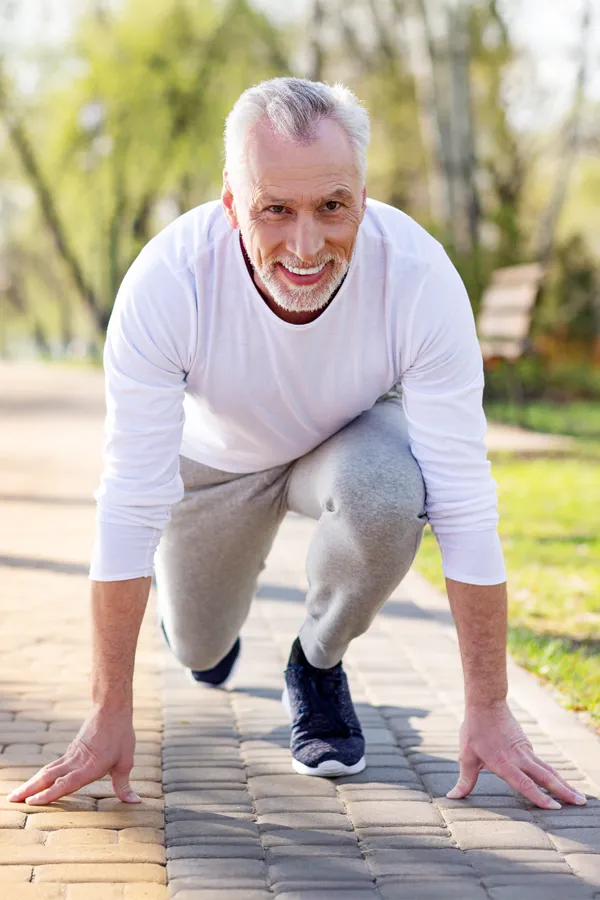 Degenerative-Disc-Disease-Treatment An older man sets in starting position for a run. Get treatment for degenerative disc disease from Nonkulie Dladla, M.D. in Manhattan.